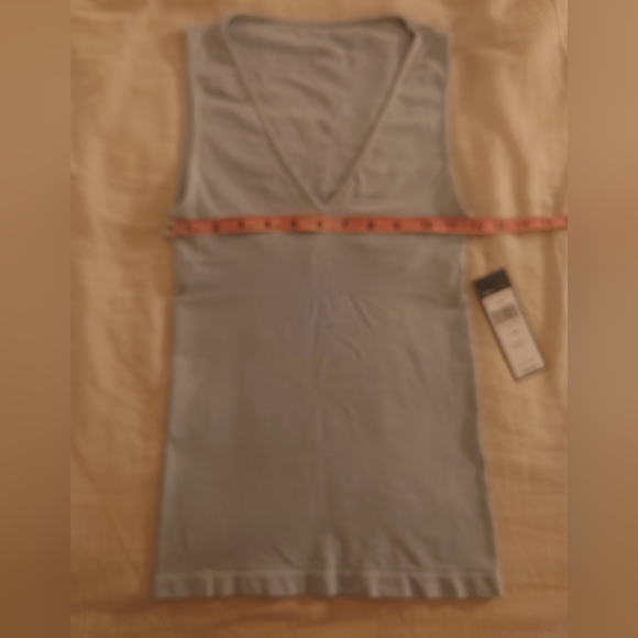 NWT Aqua BCBG MaxAzria "Mistie" essential Seamless Tank Top Built In Bra XS / S - Picture 6 of 10